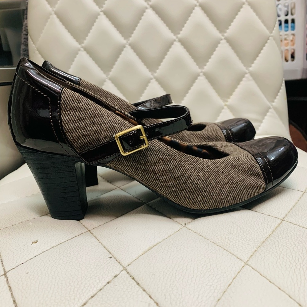 Clarks Bendable Wool Tweed Cap Pumps